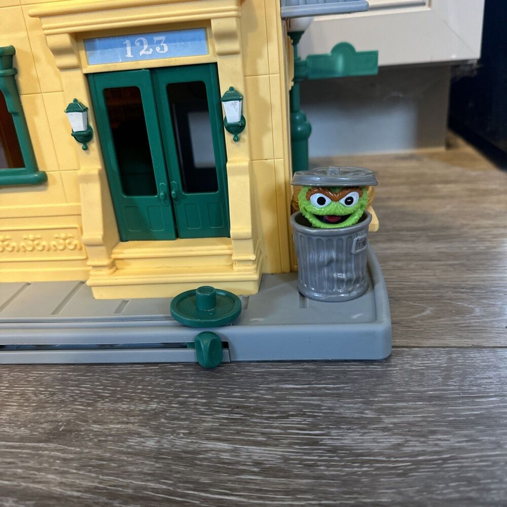 2010 Hasbro Sesame Street Hooper's Store 123 Apartment Building Playset Only - Picture 5 of 13